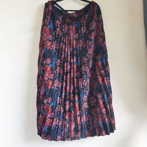 NWT LuLaRoe Deanne Floral Print Pleated Wraparound Skirt